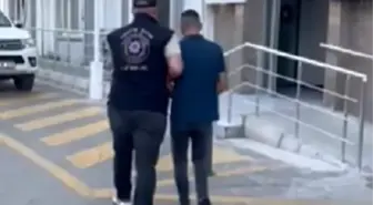 İzmir'de Kırmızı Bültenle Aranan İki Cinayet Firarisi Yakalandı