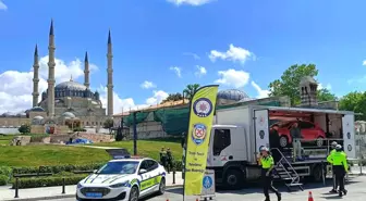 Edirne'de Emniyet Kemeri Takmayan Sürücülere Simülasyon Deneyimi