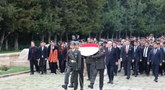 İYİ Parti Genel Başkanı Dervişoğlu, 19 Mayıs'ı Anıtkabir'de Kutladı
