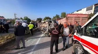 Kahramanmaraş'ta Otomobil ve Servis Minibüsü Çarpıştı: 12 Yaralı