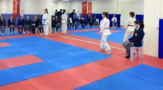 Kayseri'de Karate Aday Hakemlik Kursu Tamamlandı