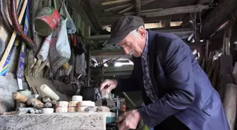 Mengenli Emekli Marangozun Minyatür Tarım Aletleri