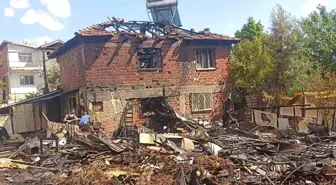 Denizli'de Yangın: İki Müstakil Ev Küle Döndü