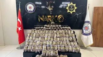 Van'da 84 Kilo Esrar Ele Geçirildi, 2 Şüpheli Tutuklandı