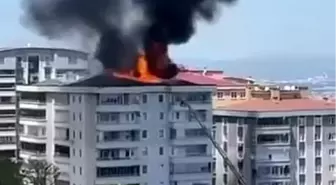 Bursa'da 6 Katlı Binanın Çatı Katı Yangınla Küle Döndü