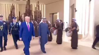 Trump, Birleşik Arap Emirlikleri'nde Resmi Törenle Karşılandı