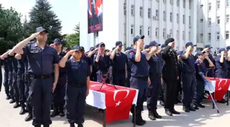 Ankara'da 52 özel gereksinimli genç ettikleri yeminle bir günlüğüne asker oldu