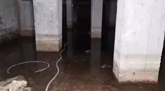 Bağcılar'da zemininde su çıkan sitede deprem korkusu