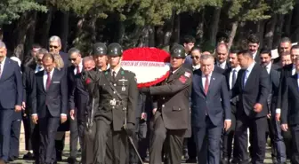 Bakan Bak, Gençler ve Sporcularla Anıtkabir'i Ziyaret Etti