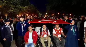 Diyarbakır'da 19 Mayıs Kutlamaları: 157 Metre Uzunluğunda Türk Bayrağı ile Fener Alayı Yürüyüşü