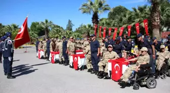 Engelli bireyler temsili askerlikle üniforma giyerek yemin etme gururunu yaşadı