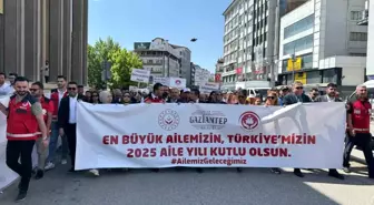 Gaziantep'te Aile Yılı Kortej Yürüyüşü ve Mehteran Konseri Düzenlendi