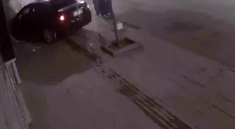 Çorum'da Kaldırıma Çıkan Sürücü Olay Yerinden Kaçtı