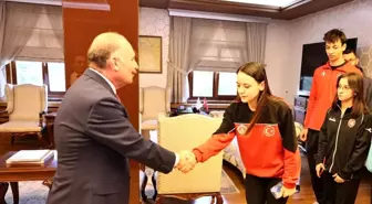 Çorum Valisi, Ulusal Şampiyonalarda Başarı Gösteren Sporcuları Tebrik Etti