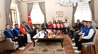 Gençlik Haftası'nda Vali Özkan'dan Gençlere Destek