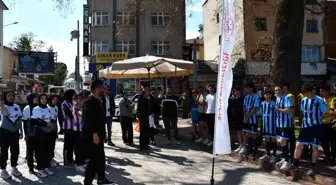 Vezirköprü'de Gençlik ve Spor Bayramı Kros Yarışları Duygusal Anlara Sahne Oldu