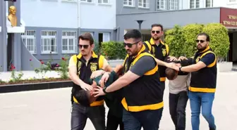Adana'da İş Adamı Tuzağa Düşürülerek 600 Bin TL Gasbedildi