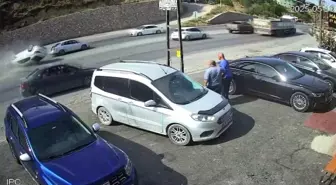 Hatay'da Takla Atan Otomobilin Kazası Güvenlik Kamerasında