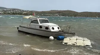 Bodrum'da Fırtına 10 Tekneyi Sürükledi, Feribot Seferleri İptal Edildi