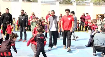 Eskişehirspor Futbolcuları Engelliler Haftası'nda Özel Eğitim Okulunu Ziyaret Etti