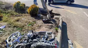 Isparta'da Kamyonet ile Motosiklet Çarpıştı: İki Yaralı