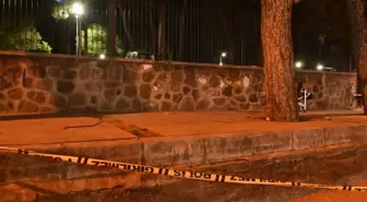 İzmir'de Husumetli Gruplar Arasında Silahlı Kavga: 1 Ölü, 1 Ağır Yaralı