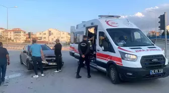 Karaman'da Kavşakta İki Otomobil Çarpıştı: 1 Yaralı
