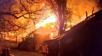 İskilip'te Çıkan Yangında 3 Ev Kullanılamaz Hale Geldi
