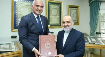 Kültür ve Turizm Bakanı Ersoy, İstanbul Mushafı'nı İnceledi