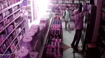 Antalya'da Market Soygunu: Yaşlı Kadını Oyalayarak İçki Çaldılar