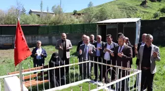 Şehide kabri başında anma
