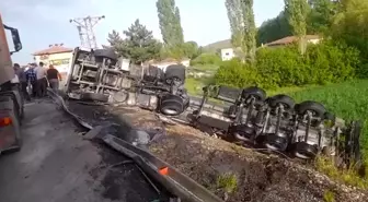 Yozgat'ta Tır Devrildi: Sürücü Yaralandı