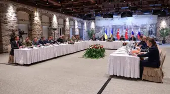 İstanbul'da Türkiye-Rusya-Ukrayna Üçlü Barış Toplantısı Başladı