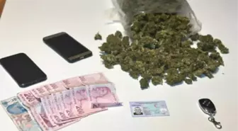 Eyüpsultan'da Gizli Bölmeden Uyuşturucu Çıktı