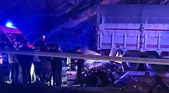 Nallıhan'da Otomobil ile Kamyon Çarpıştı: 1 Ölü, 4 Yaralı