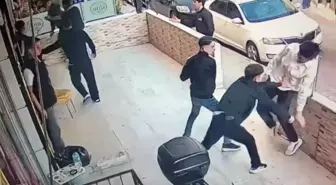 Avcılar'da Bıçaklı Kavga: 2 Yaralı, 3 Gözaltı