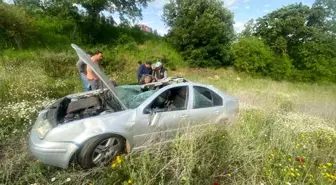 Balıkesir'de Tek Taraflı Kaza: Sürücü Vatandaşlar Tarafından Kurtarıldı