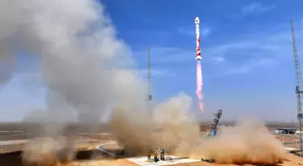 Çin, Altı Uyduyu Taşıyan ZQ-2E Y2 Roketini Uzaya Gönderdi