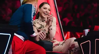 Hadise'nin tercihi desenli mini elbise oldu