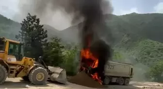 Sinop'ta Kamyon Yangını: Sürücü Kurtuldu