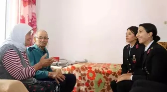 Muğla'da Aile Yılı Etkinlikleri Kapsamında Yaşlı Çifte Ziyaret