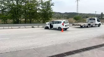 Tosya'da Otomobilin Tıra Çarpması Maddi Hasarla Atlatıldı