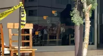 Kıraathanenin önünde oturan gence kurşun yağdırdılar