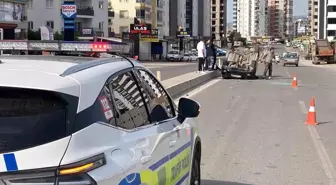 Mersin'de Trafik Kazası: Otomobil Ters Döndü