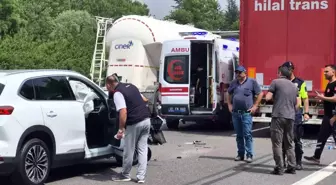 Düzce'de Otoyolda Tır ve Otomobil Kazası: 4 Yaralı