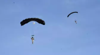 TSK, Gönüllü Personel için Paraşüt Eğitimine Başladı