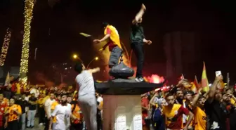 Adana'da Galatasaray ve Adana Demirspor Taraftarları Arasında Kavga