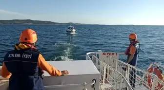 Çanakkale Boğazı'nda Makine Arızası Geçiren Tekne Kurtarıldı