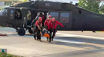 Fethiye'de Yamaç Paraşütü Pilotu Kayalıklara Düştü