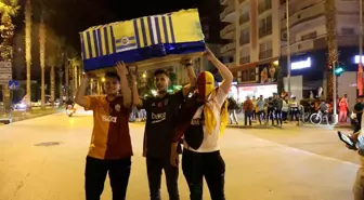 Galatasaray Şampiyonluğunu Kutladı, Fenerbahçe'ye İlginç Gönderme Yapıldı
